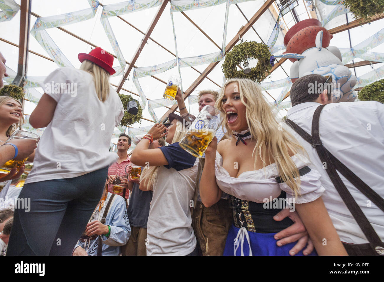 In Germania, in Baviera, Monaco di Baviera, oktoberfest, birra tenda scena, Foto Stock