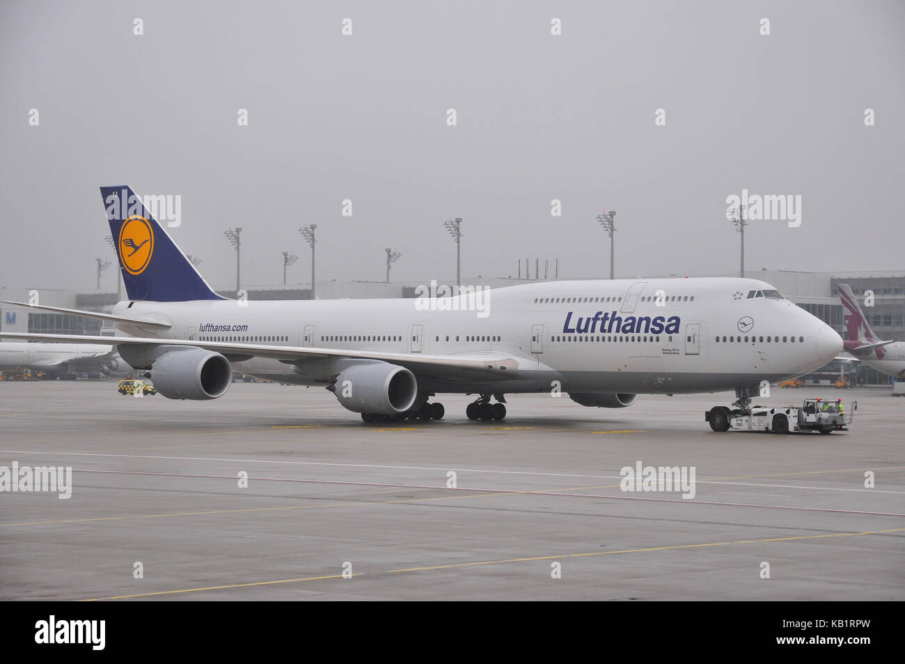 Aviazione civile, aria liner, pista di rullaggio,spintore, Foto Stock