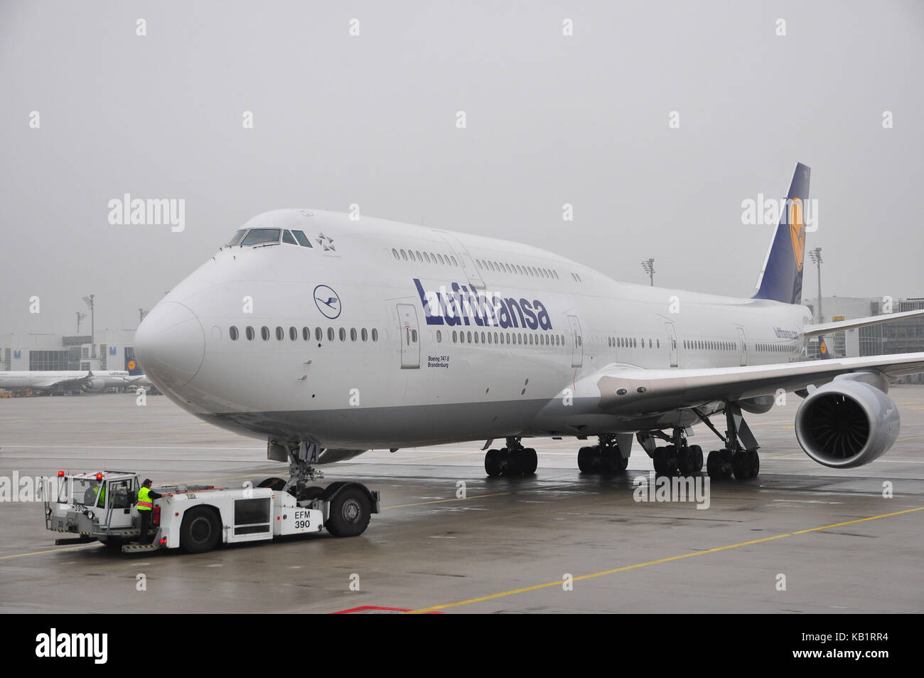 Aviazione civile, aria liner, pista, check-up, avviare i preparativi, spintori, Foto Stock