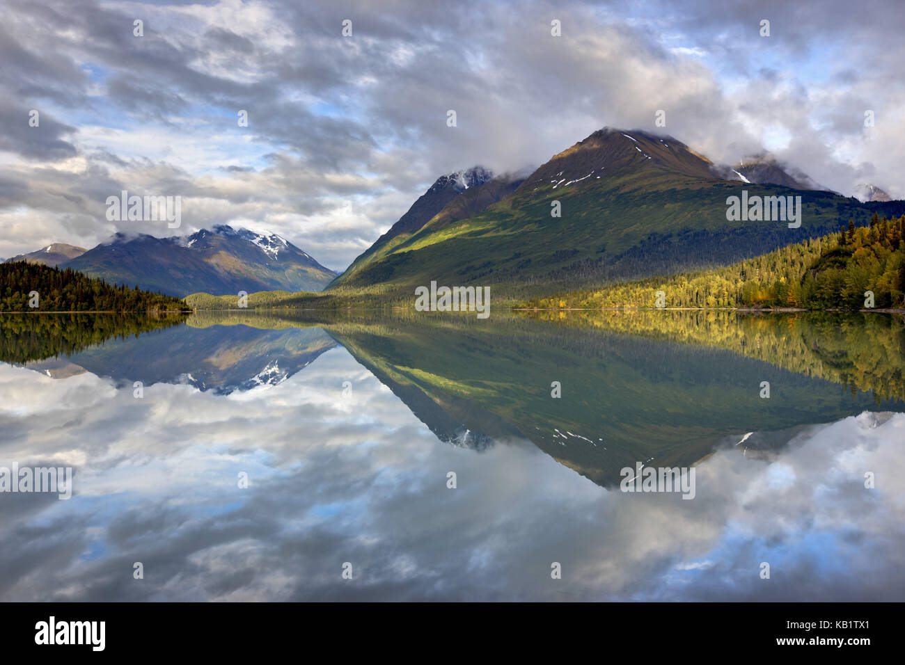 Nord America, USA, Alaska centro sud, penisola di Kenai, chugach National Forest, lago di montagna, il paesaggio di montagna, Chugach Mountains, Foto Stock