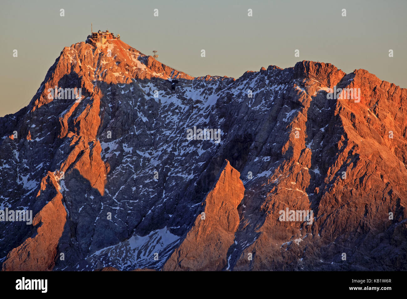 Austria, Tirolo, Ausserfern, Alpi Ammergau, Upsspitze, Zugspitze (montagna), stazione di vertice, gamma di Wetterstein, Foto Stock