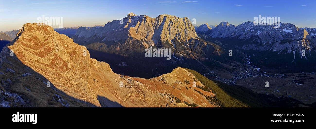 Austria, Tirolo, Ausserfern, alpi Ammergau, Upsspitze, Daniel, Zugspitze (montagna), catena montuosa Wetterstein, catena del Mieminger, Foto Stock