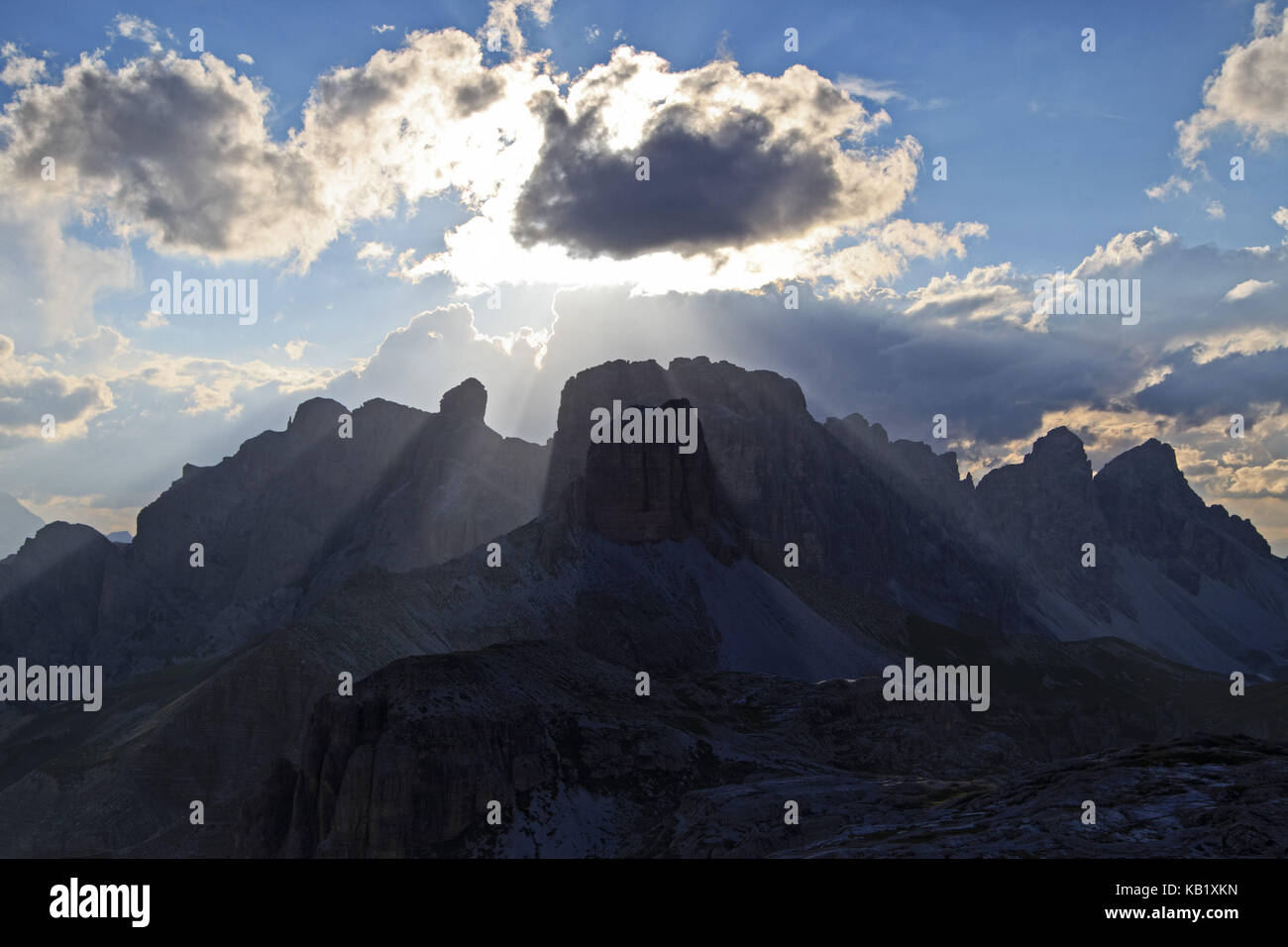 L'Italia, Trentino Alto Adige e le Dolomiti, Dolomiti di Sesto, Rautkofel (2799m), Schwalbenkofel (2873m), Bullköpfe meridionale (2848m), Northern Bullköpfe (2817m), Foto Stock