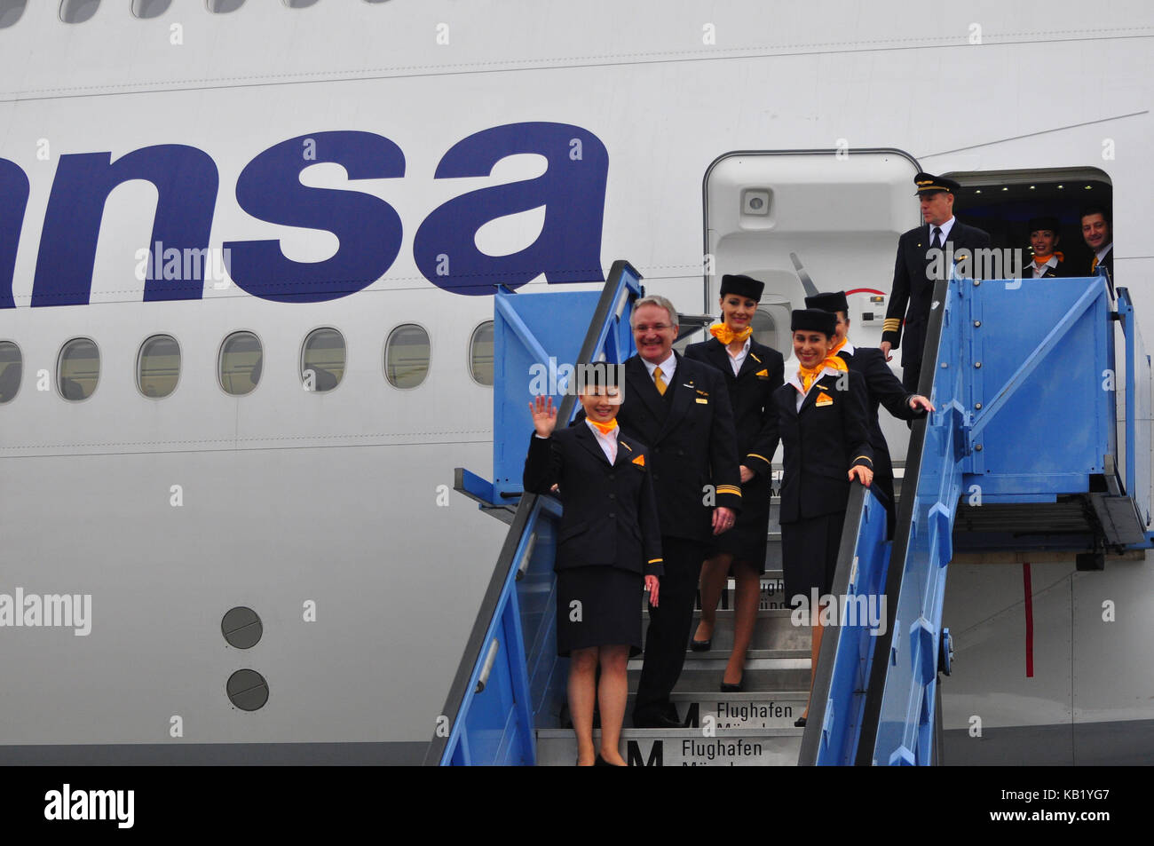 Aviazione civile, aria liner, equipaggio, scale, wave, Foto Stock