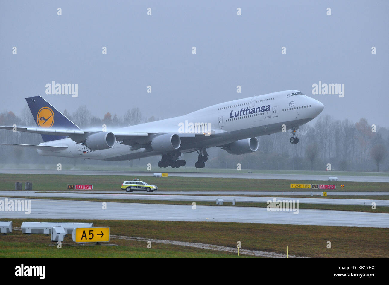 Aviazione civile, aria liner, pista, la fase di avviamento, intemperie Foto Stock
