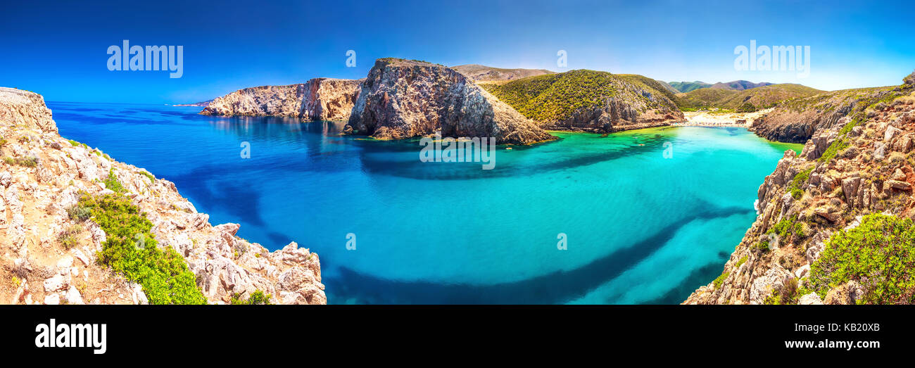 Cala Domestica spiaggia costa verde, Sardegna, Italia. La Sardegna è la seconda più grande isola nel mare mediterraneo. Foto Stock