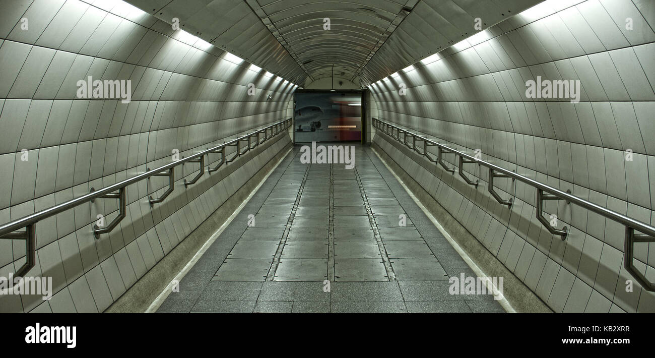 Colpo da uno di Londra la stazione della metropolitana Foto Stock