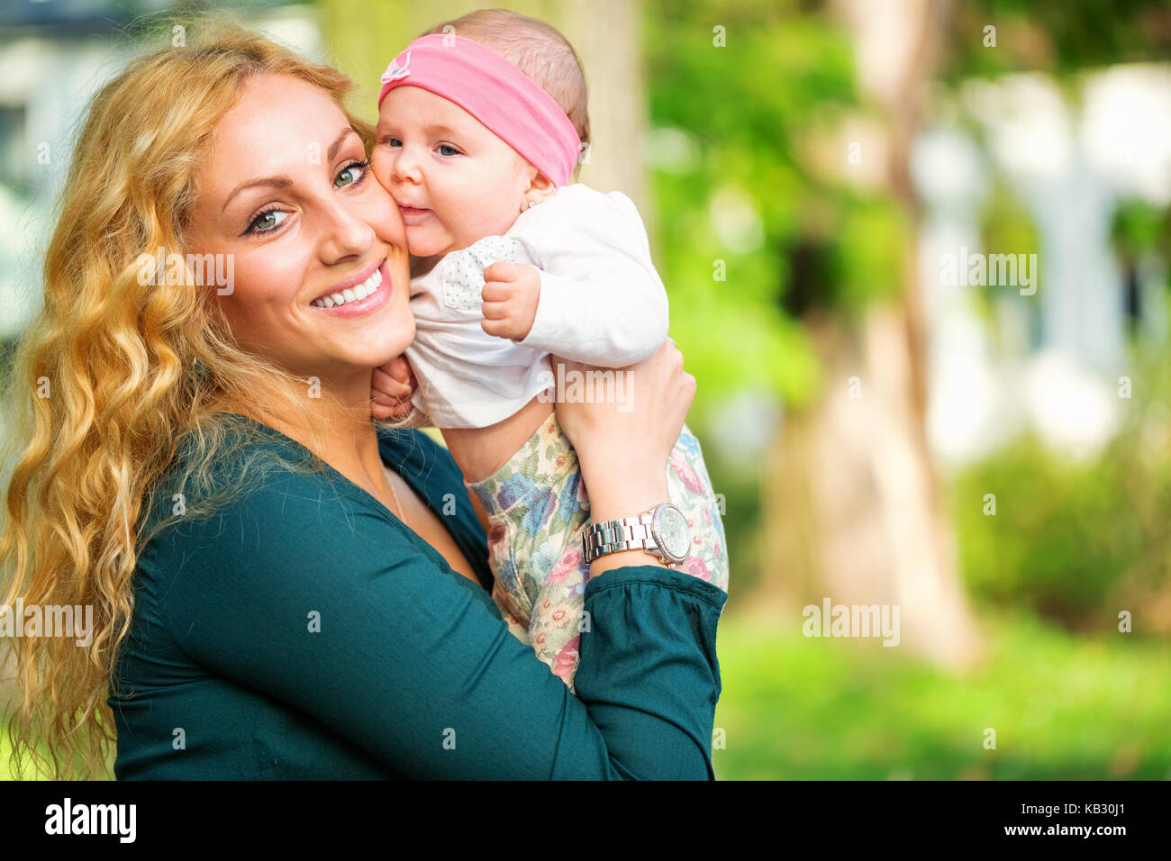 Bella la madre e il bambino per esterno Foto Stock