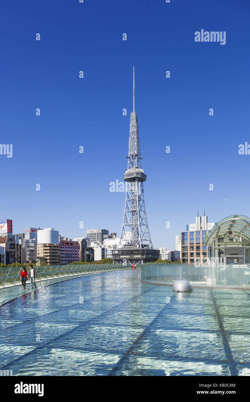 Giappone, Honshu, Aichi, Nagoya , Nagoya tv tower e il tetto dell'oasi 21 edificio, Foto Stock