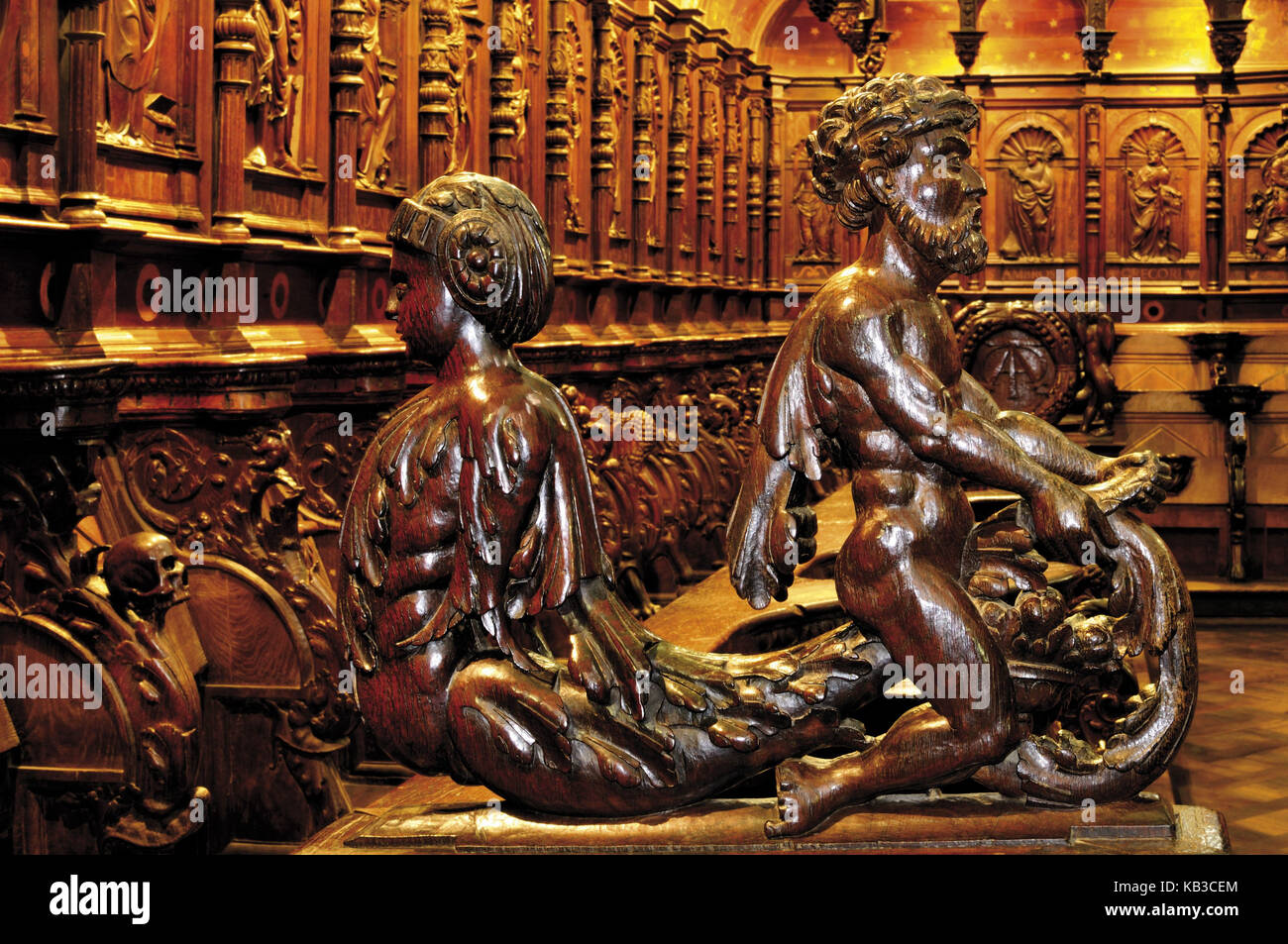 Francia, Midi-Pirenei, bancarelle del coro rinascimentale nella cattedrale di Santa Maria nel luogo di pellegrinaggio St.-Bertrand-de-Comminges, Foto Stock