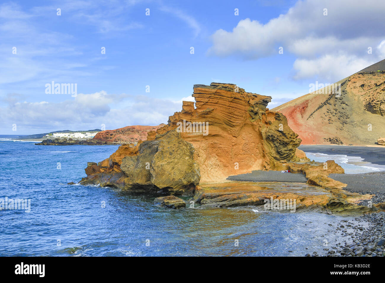 Spagna, Isole Canarie, Lanzarote, Parco nazionale Timanfaya, El Golfo, baia, roccia, mare, luogo sullo sfondo, Foto Stock