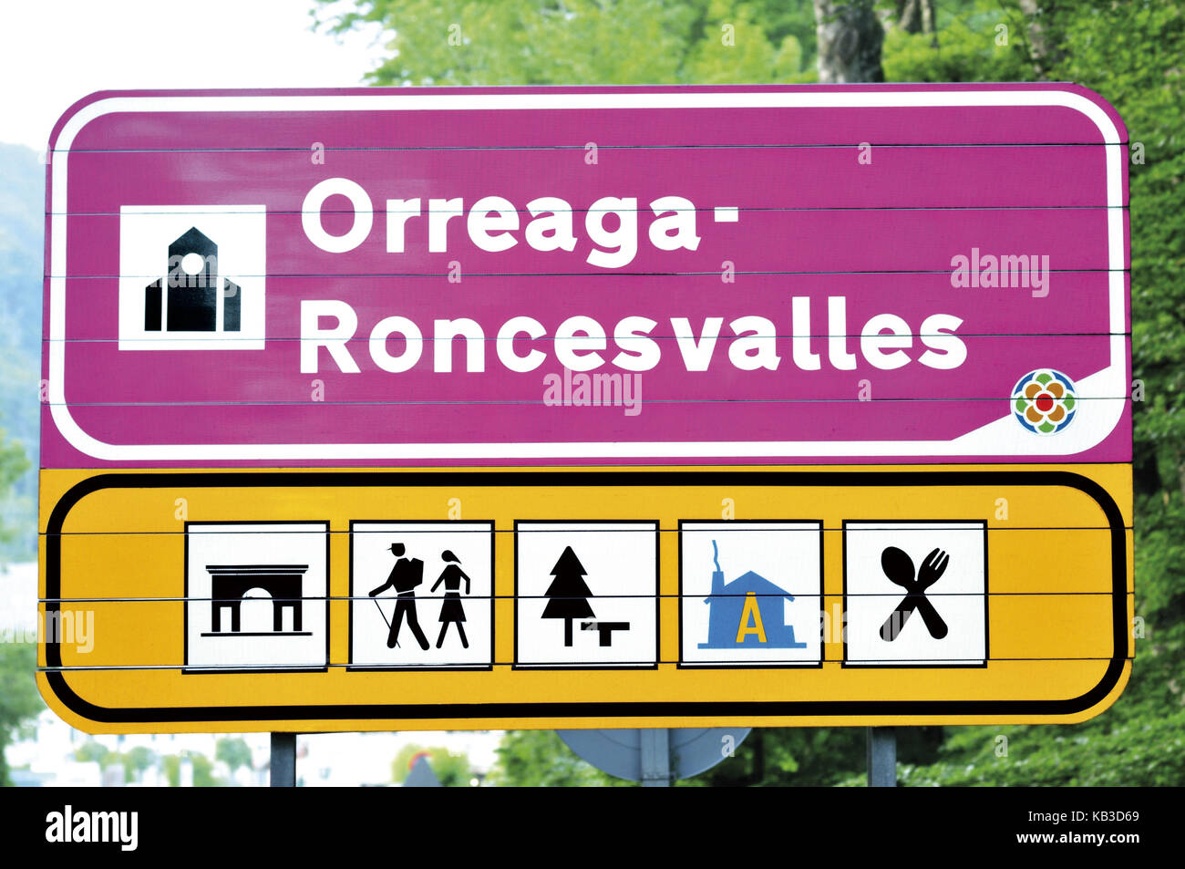 Spagna, Navarra, segno della città del modo di San Giacomo Roncesvalles fase nei Pirenei spagnoli, Foto Stock