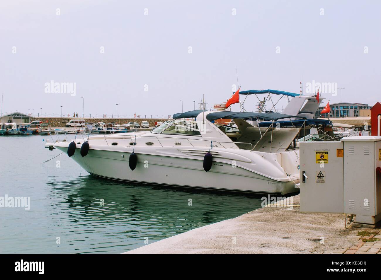Parcheggio per yacht ormeggiati nel porto cittadino (Antalya, Turchia) nel luglio 2017. Foto Stock