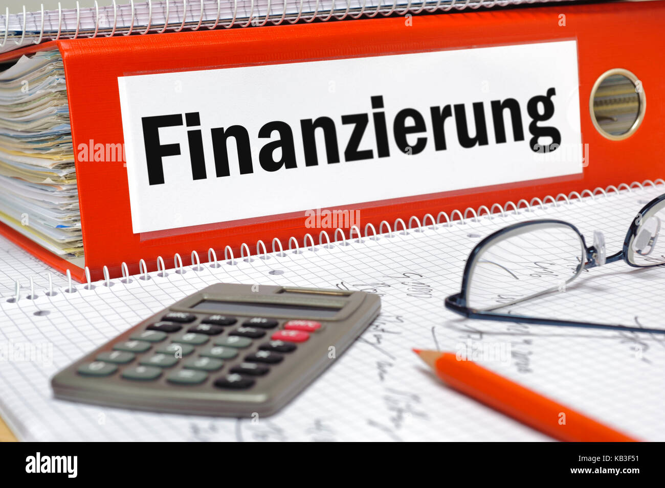Il finanziamento, la cartella con i documenti e il calcolatore elettronico Foto Stock
