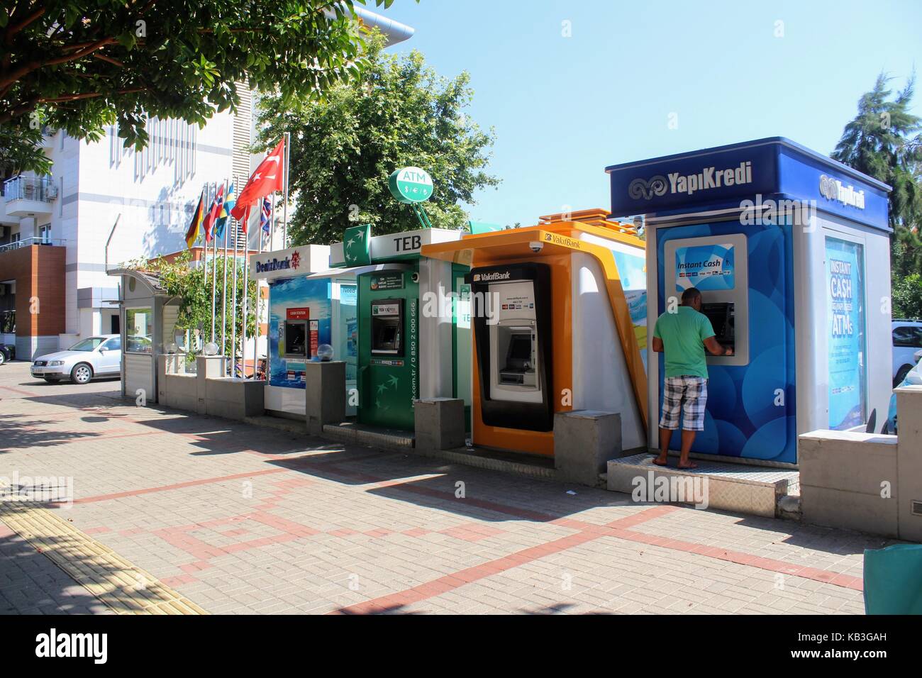 Alanya, Turchia, luglio 2017: Bancomat sulla strada principale. Foto Stock