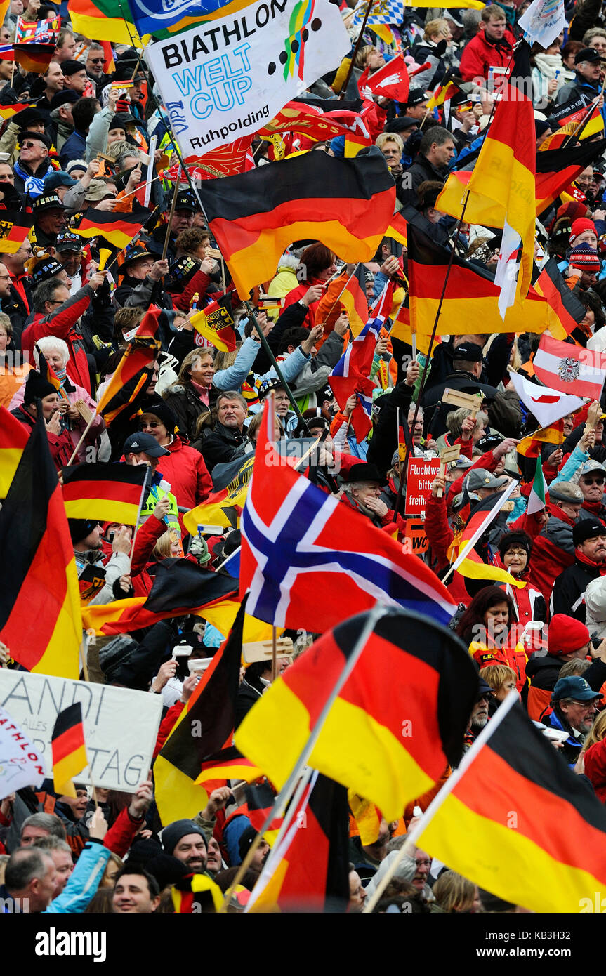 Le bandiere e gli spettatori, Coppa del Mondo di biathlon, Foto Stock