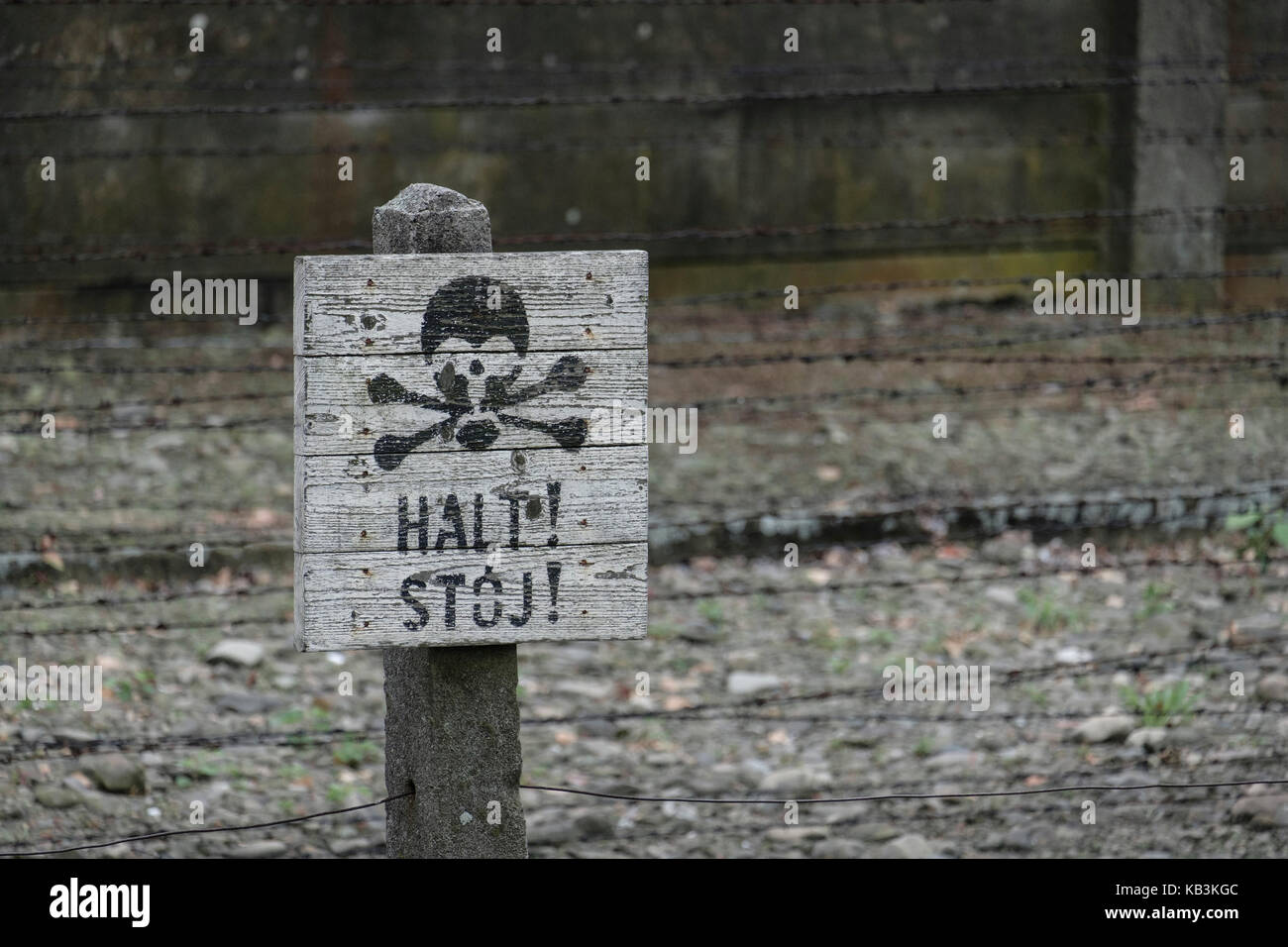 Fermare! Stoj! Segno di Auschwitz WWII campo di concentramento nazista, Polonia Foto Stock