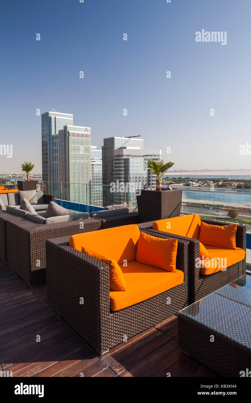 I UAE abu dhabi, al safarat area delle ambasciate, bar in cima al aloft hotel Foto Stock