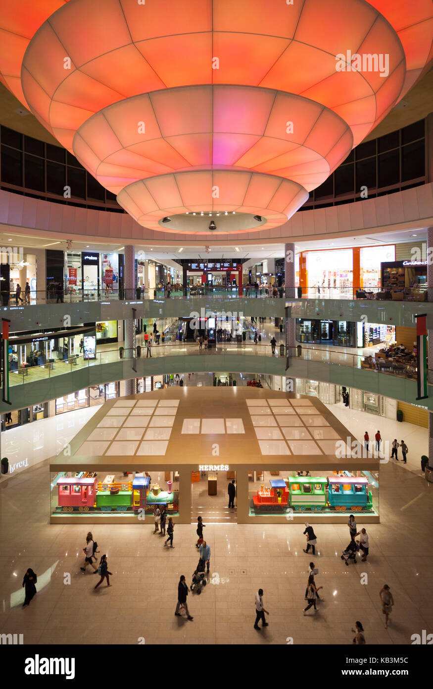 I UAE Dubai, Centro di Dubai, Centro commerciale di Dubai, interno, hermes store Foto Stock