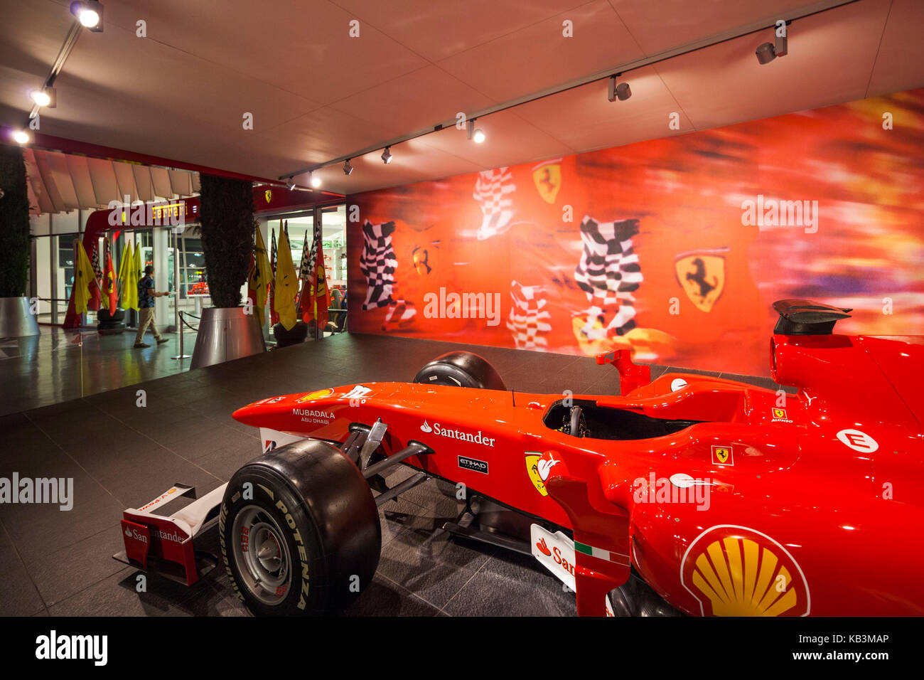 Emirati arabi, Abu Dhabi Yas Island, Ferrari World parco divertimenti, ferrari formula one racing car Foto Stock
