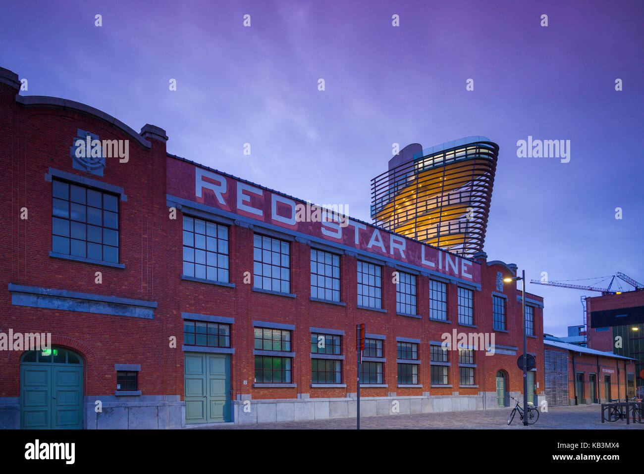 Belgio, Anversa, Red Star Line, Museo dell'immigrazione nell'ex compagnia di navigazione edificio, alba Foto Stock