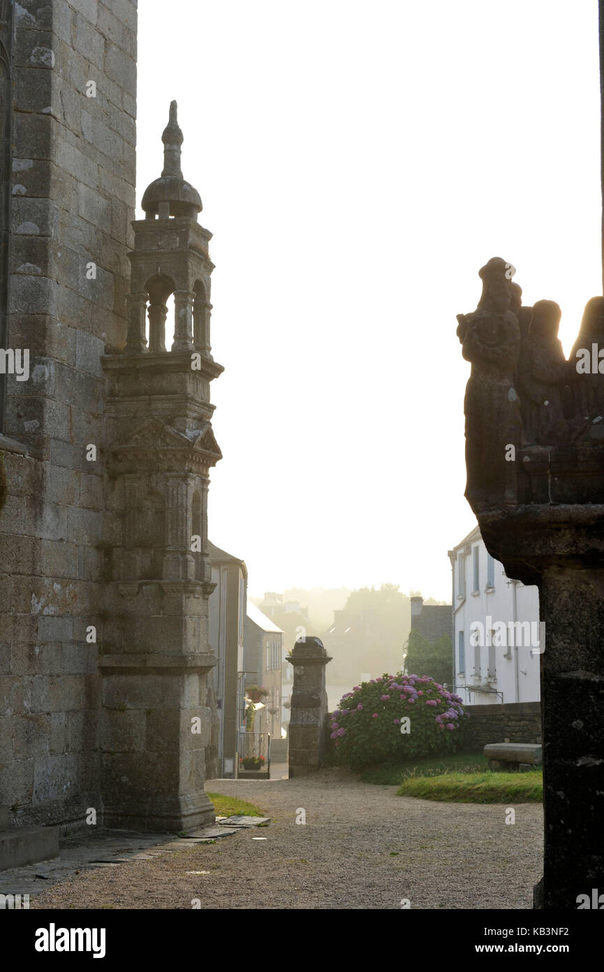 Francia, Finisterre, fermata sulla via di San Giacomo, St Thegonnec, parrocchia enclosure e calvario Foto Stock