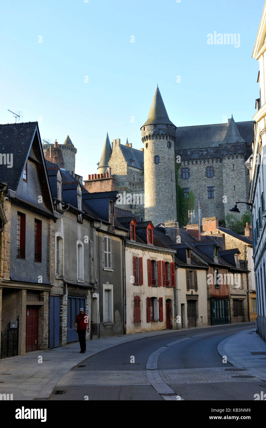 Francia, Ille-et-Vilaine, Vitré, sosta sulla strada di San Giacomo, il castello Foto Stock