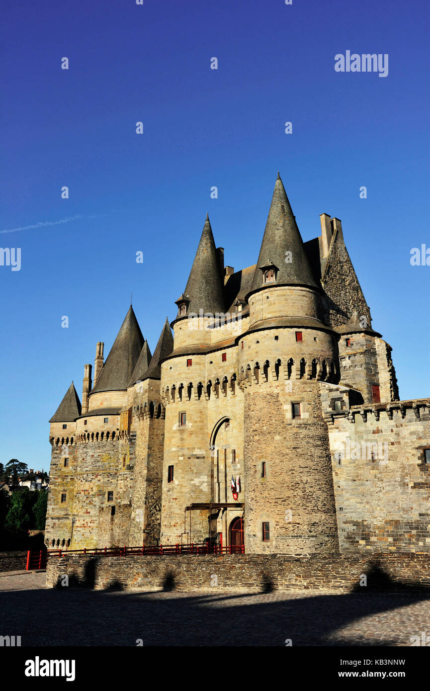 Francia, Ille-et-Vilaine, Vitré, sosta sulla strada di San Giacomo, il castello Foto Stock