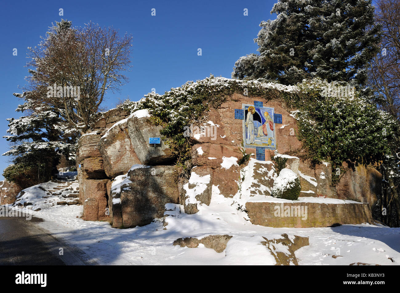 Francia, BAS RHIN, monte sainte odile, sainte odile convento, le stazioni della croce fatta di ceramica in arenaria Foto Stock