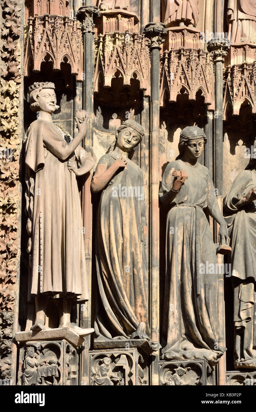 Francia, Bas Rhin, Strasburgo, città vecchia sono classificati come patrimonio mondiale dall'UNESCO, la cattedrale di Notre Dame, la facciata occidentale, vergini folli sul cancello di destra Foto Stock