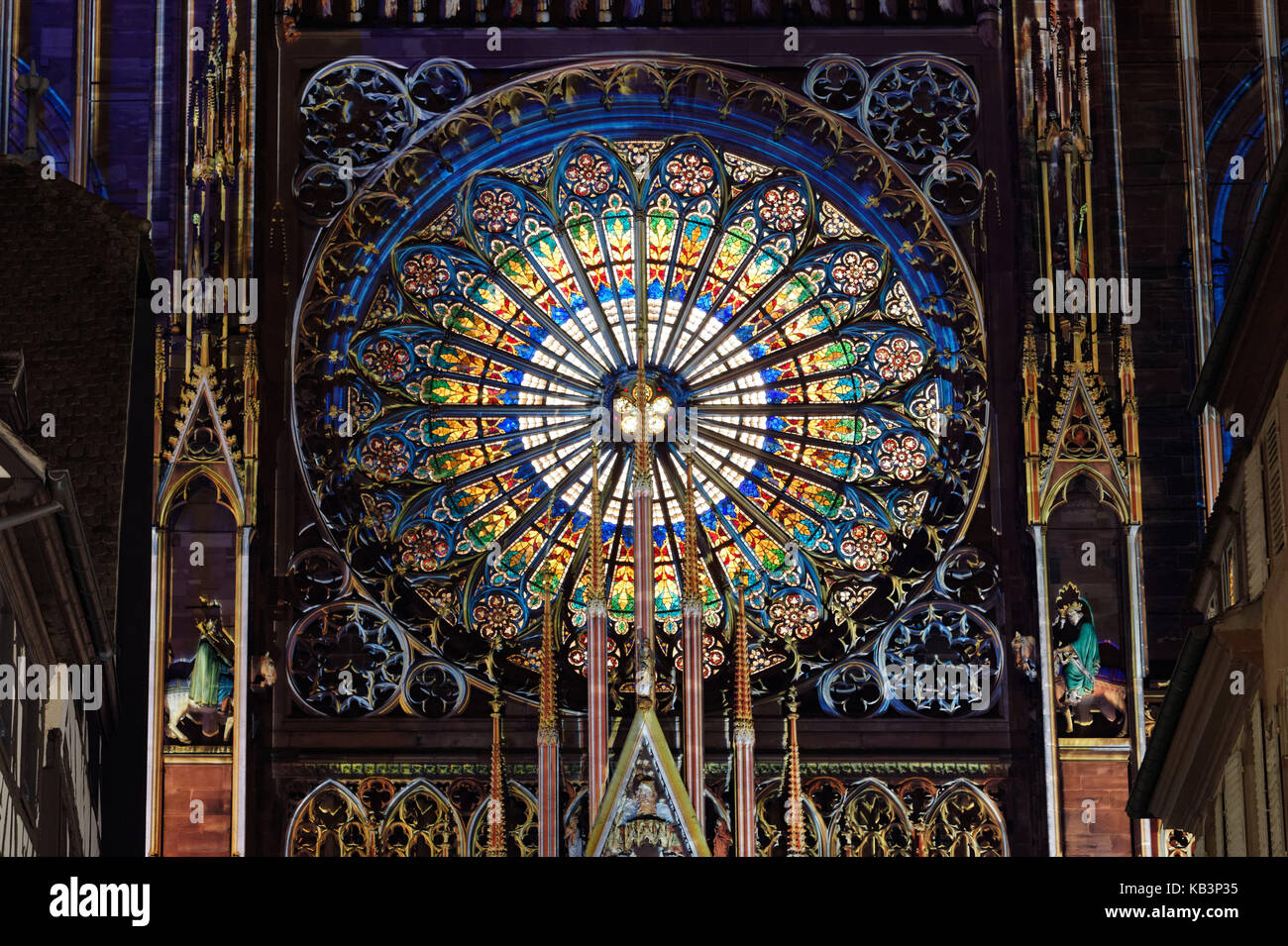 Francia, Bas Rhin, Strasburgo, città vecchia sono classificati come patrimonio mondiale dall'UNESCO, la cattedrale di Notre Dame, la facciata occidentale, estate 2015 spettacolo di luci e suoni Foto Stock