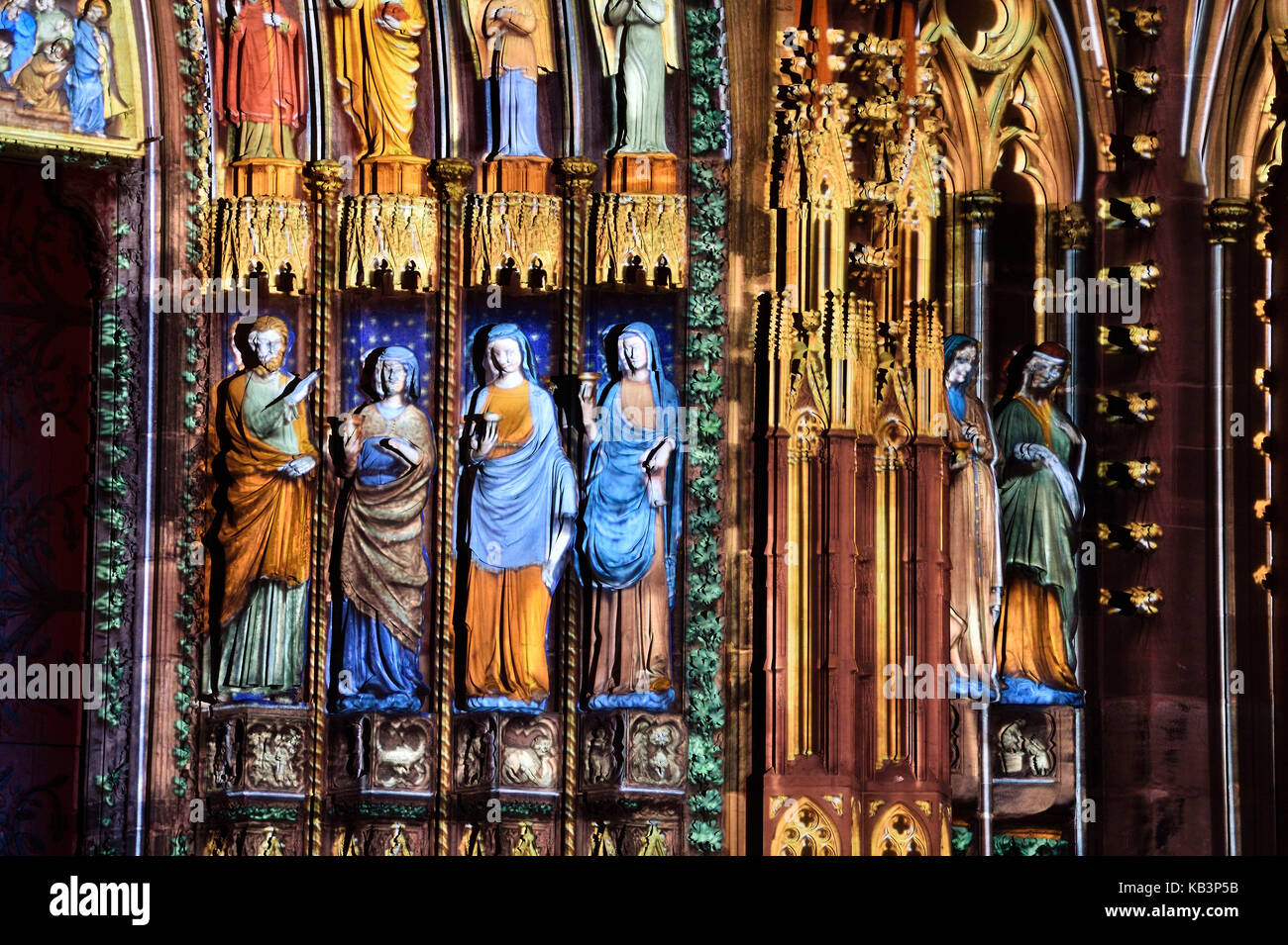 Francia, Bas Rhin, Strasburgo, città vecchia sono classificati come patrimonio mondiale dall'UNESCO, la cattedrale di Notre Dame, la facciata occidentale, estate 2015 spettacolo di luci e suoni Foto Stock