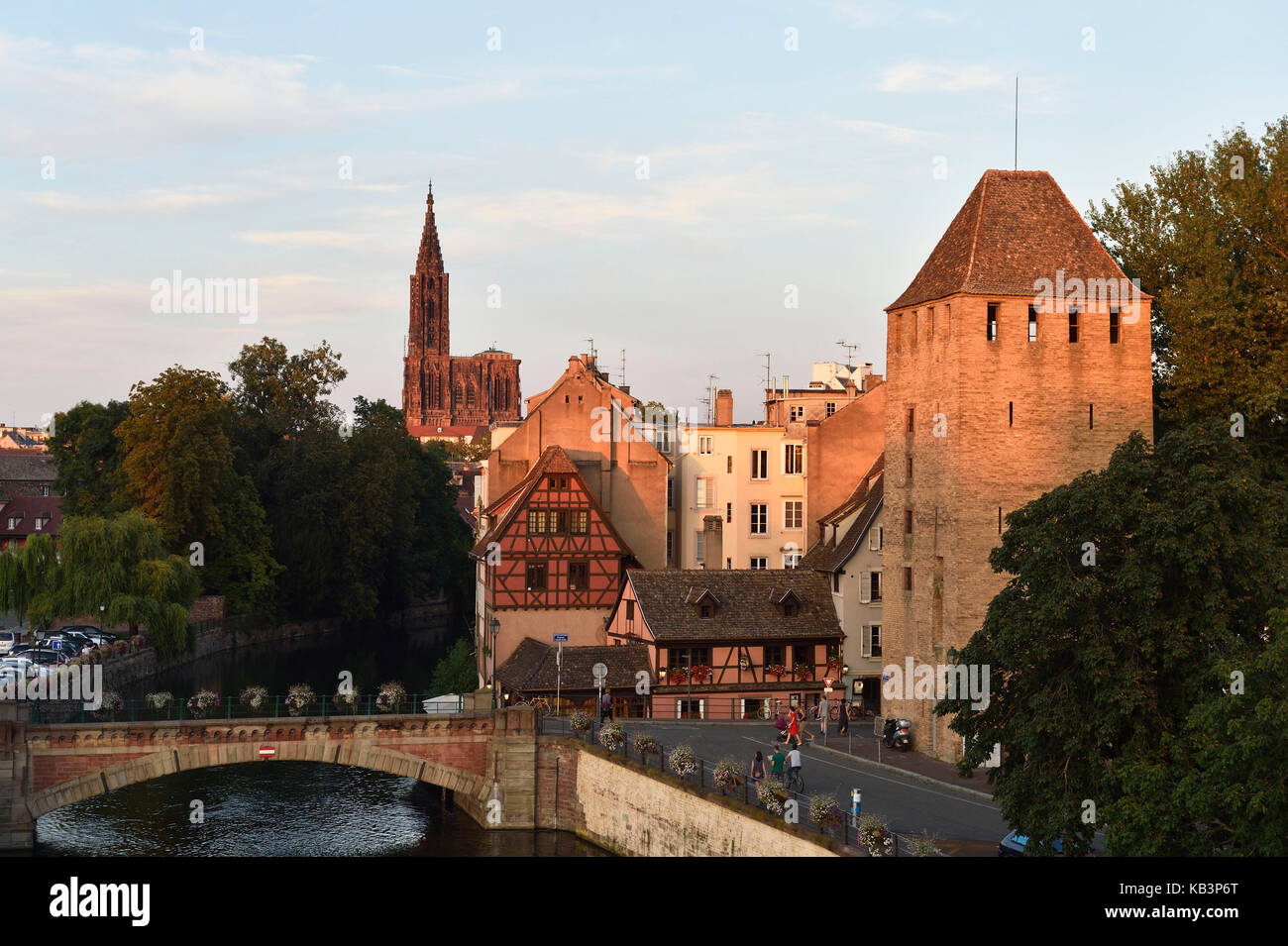 Francia, Bas Rhin, Strasburgo, città vecchia elencati come patrimonio mondiale dall' UNESCO, ponti coperto oltre il fiume Ill e alla cattedrale di Notre Dame Foto Stock