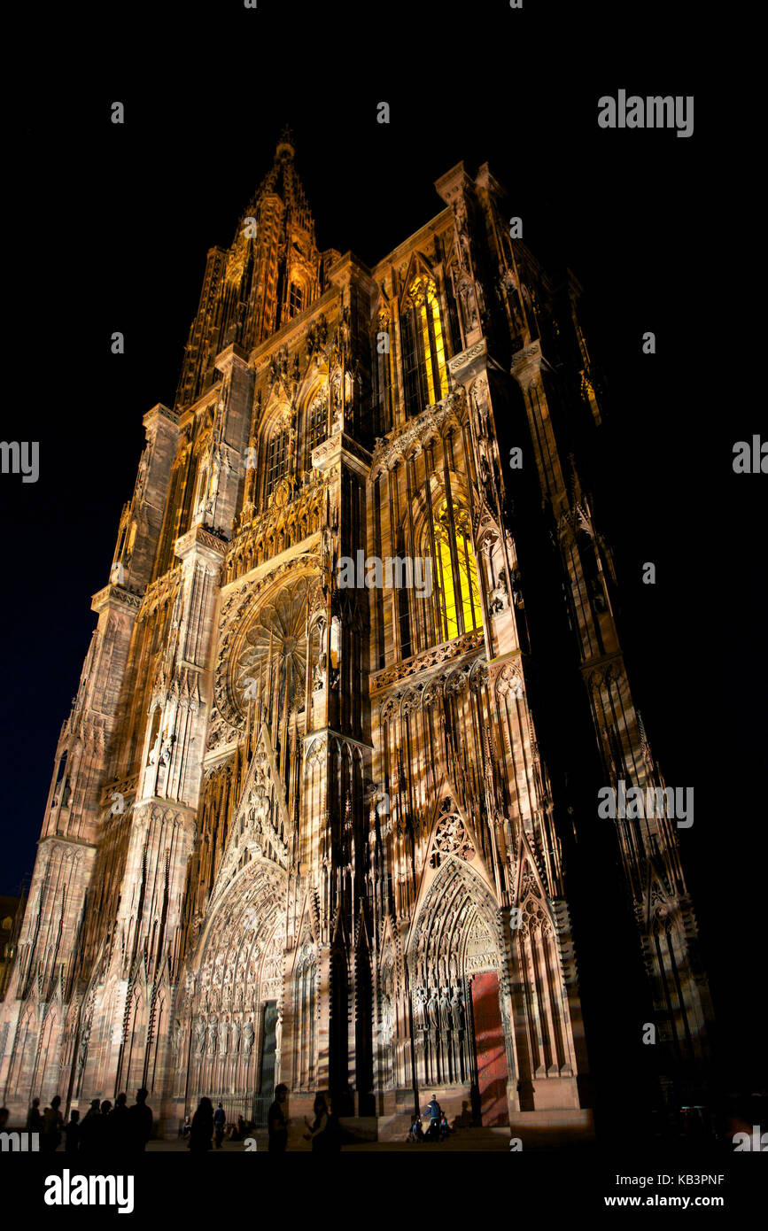 Francia, BAS RHIN, Strasburgo, città vecchia sono classificati come patrimonio mondiale dall'UNESCO, la cattedrale di Notre Dame, la facciata occidentale, estate spettacolo di luci e suoni Foto Stock