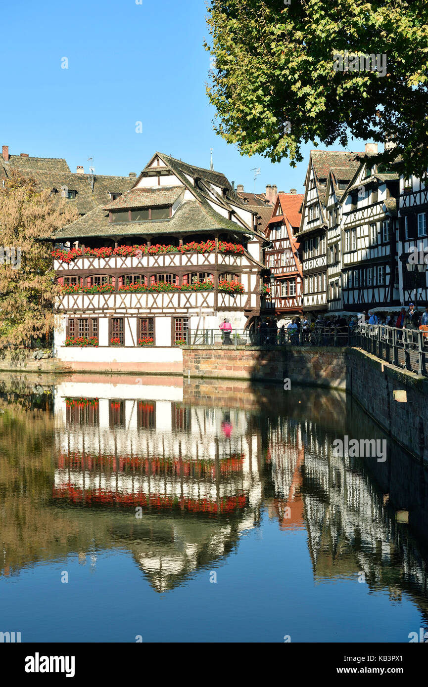 Francia, BAS RHIN, Strasburgo, città vecchia sono classificati come patrimonio mondiale dall'UNESCO, dal quartiere Petite France con la Maison des Tanneurs ristorante Foto Stock