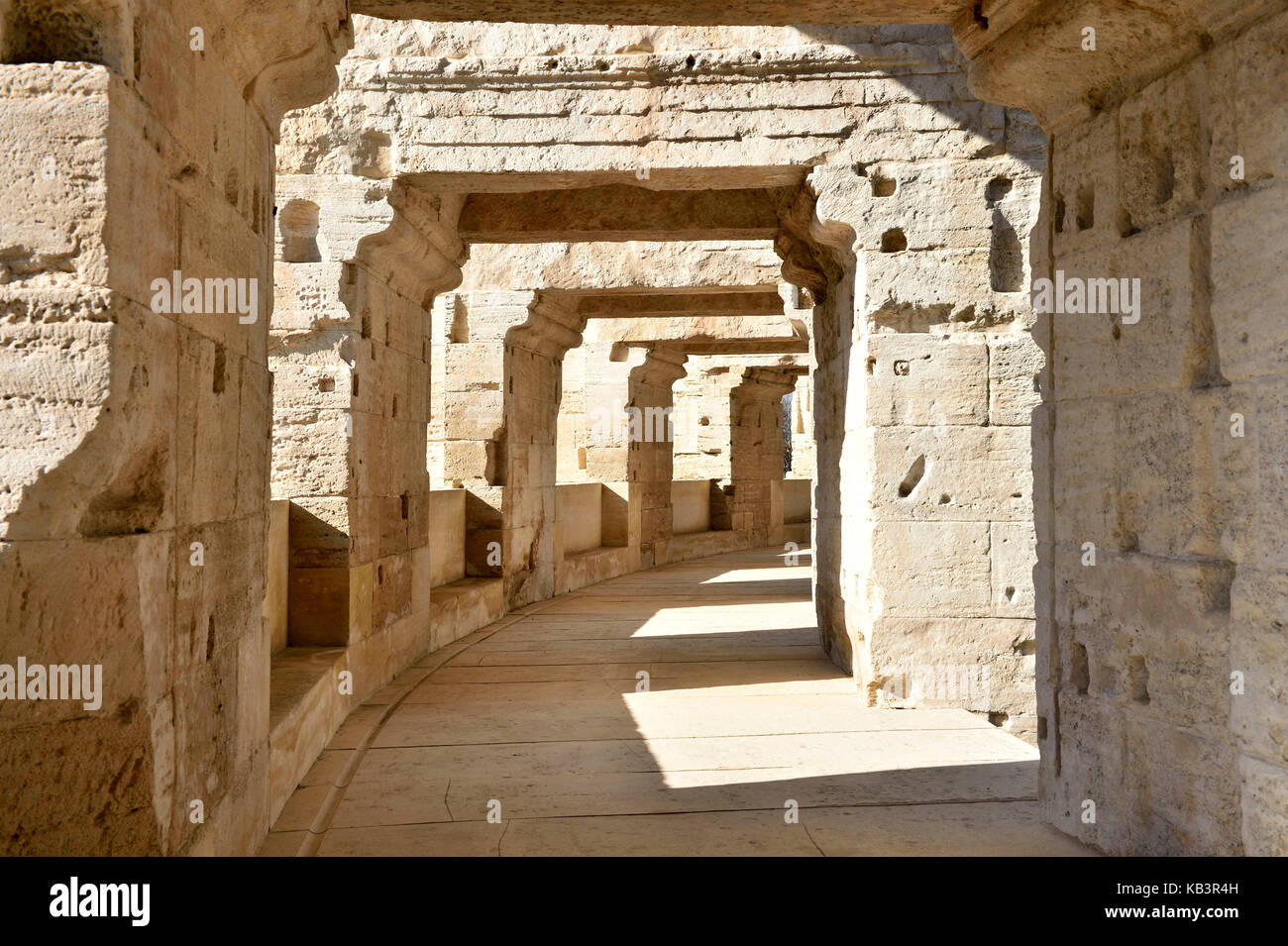 Francia, Bouches du Rhone, Arles, arene, Anfiteatro Romano di 80-90 AD, elencato come patrimonio mondiale dall' UNESCO Foto Stock