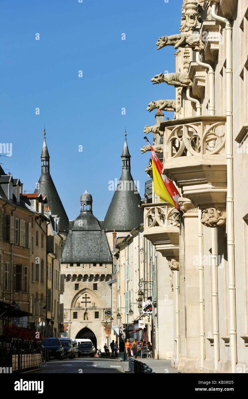 Francia, Meurthe et Moselle, Nancy, città vecchia, Grande-Rue con il Palais Ducal (il Palazzo del Duca di Lorena) e Porte de la Graffe alla fine Foto Stock