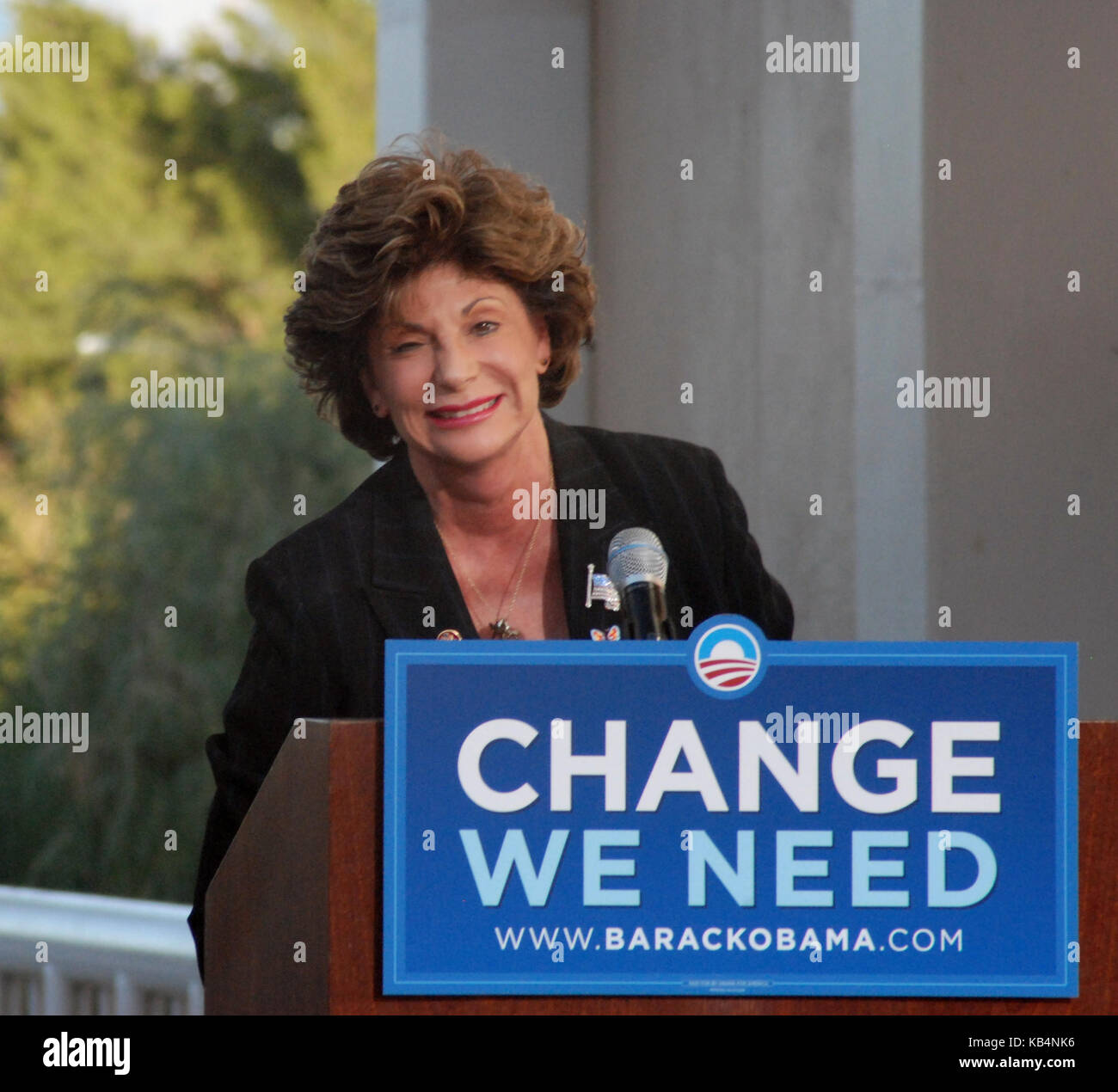 LAS VEGAS - 19 OTTOBRE: U.S. CONGRESSWOMAN. Shelley Berkley (D-NV) presenta l'ex presidente degli Stati Uniti Bill Clinton durante un rally per il candidato democratico alla presidenza U.S. Sen. Barack Obama (D-il) presso la Chaparral High School 19 ottobre 2008 a Las Vegas, Nevada. Il voto iniziale per le elezioni generali del 2008 nello stato di campo di battaglia è iniziato il 18 ottobre. Persone: Shelley Berkley Trasmissione Ref: Mncrlv Credito: Hoo-Me.com / Mediapunch Foto Stock