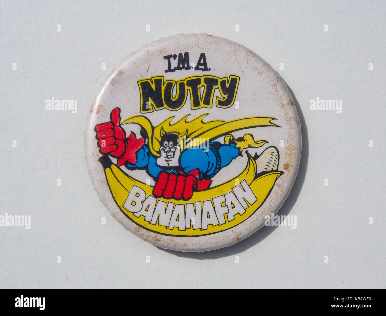 Un uomo di banana il pulsante pin distintivo da anni ottanta fumetto matto Foto Stock