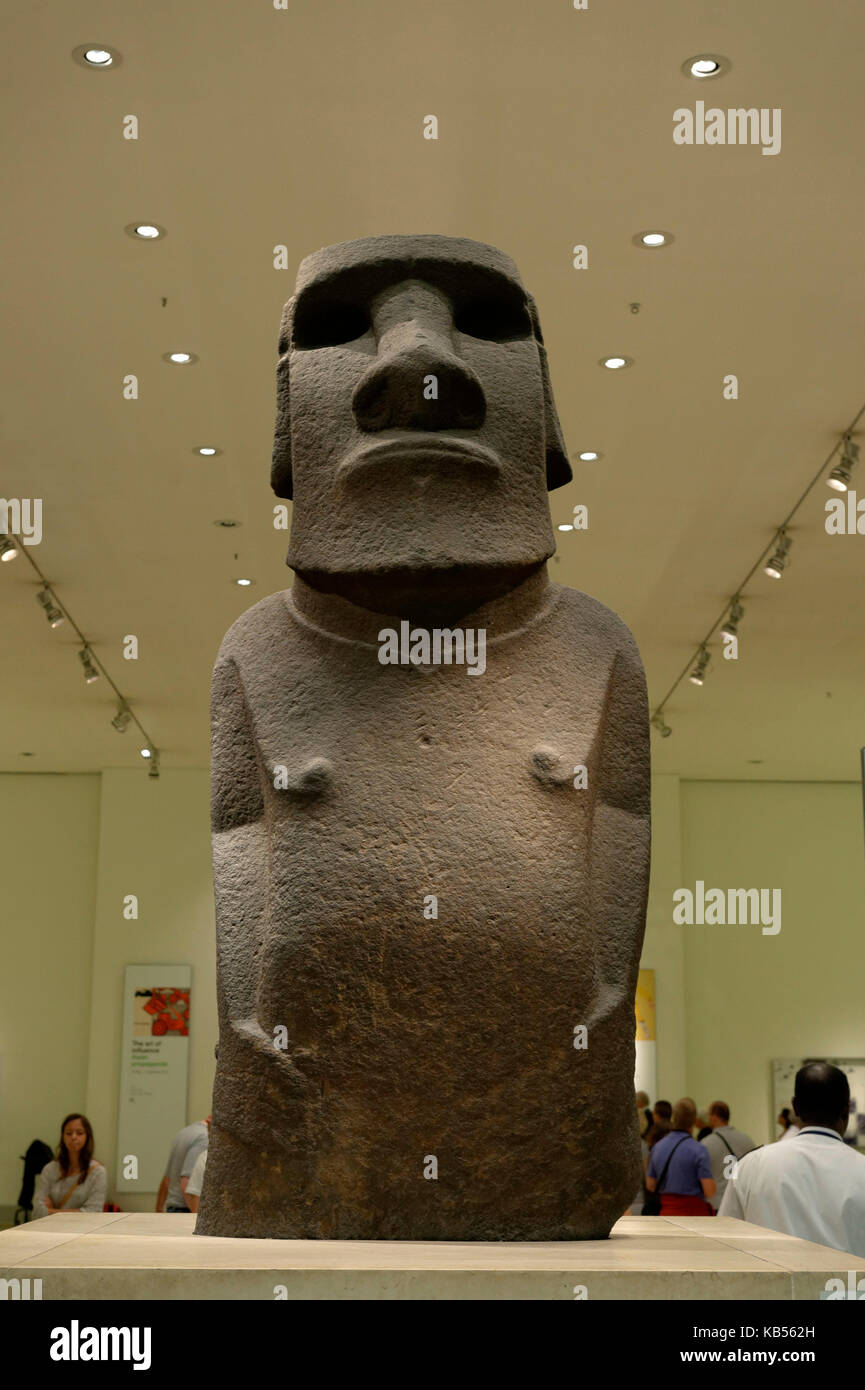 Regno Unito, Londra, Bloomsbury, British museum, statua di basalto sapere come hoa hakananai'a, dall'isola di pasqua Foto Stock