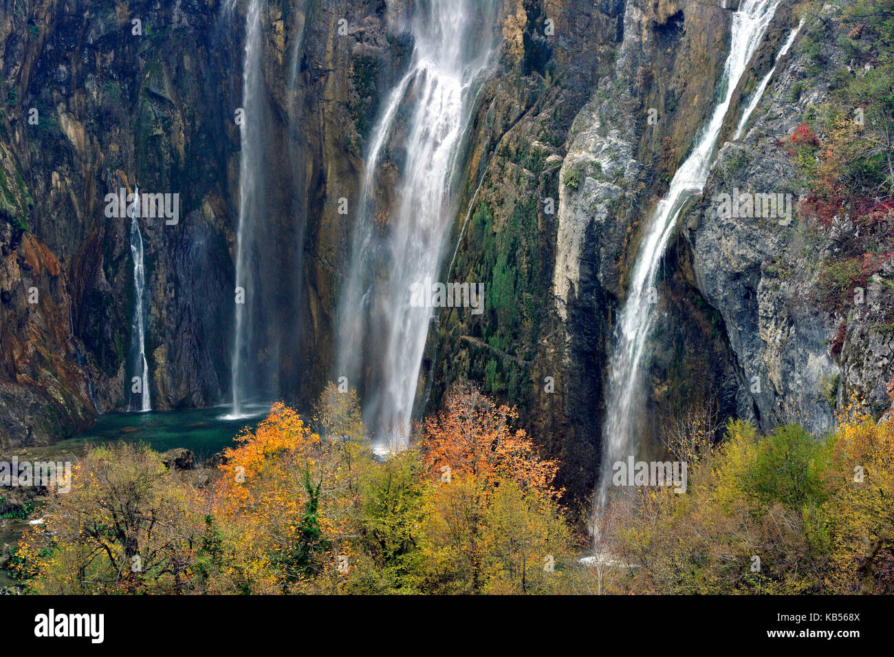 Croazia, il parco nazionale dei laghi di Plitvice sono classificati come patrimonio mondiale dall' UNESCO, laghi inferiori veliki slap cascata di 70 metri di altezza Foto Stock
