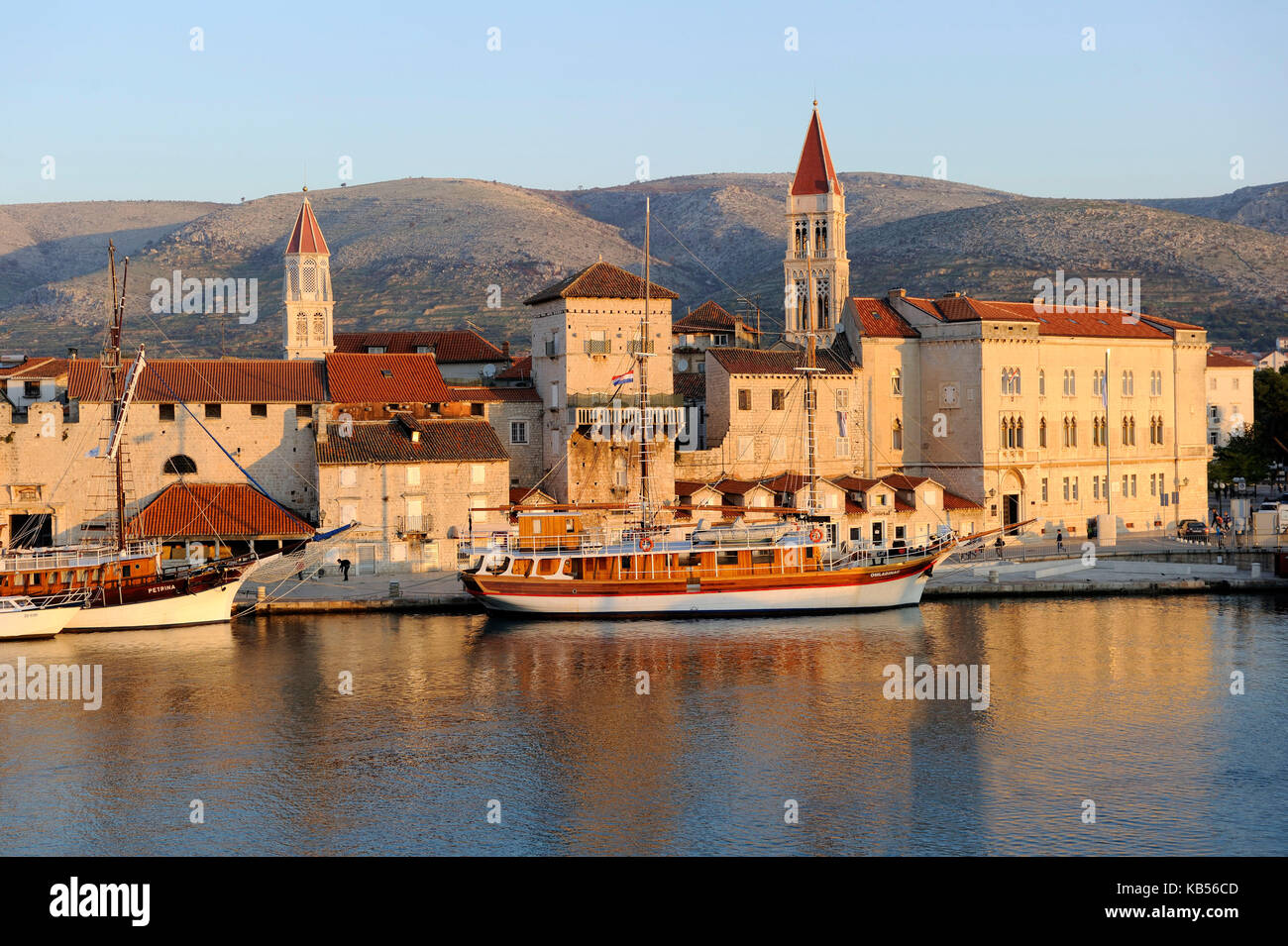 Croazia, Dalmazia, costa dalmata, Trogir, centro storico elencati come patrimonio mondiale dall' UNESCO Foto Stock