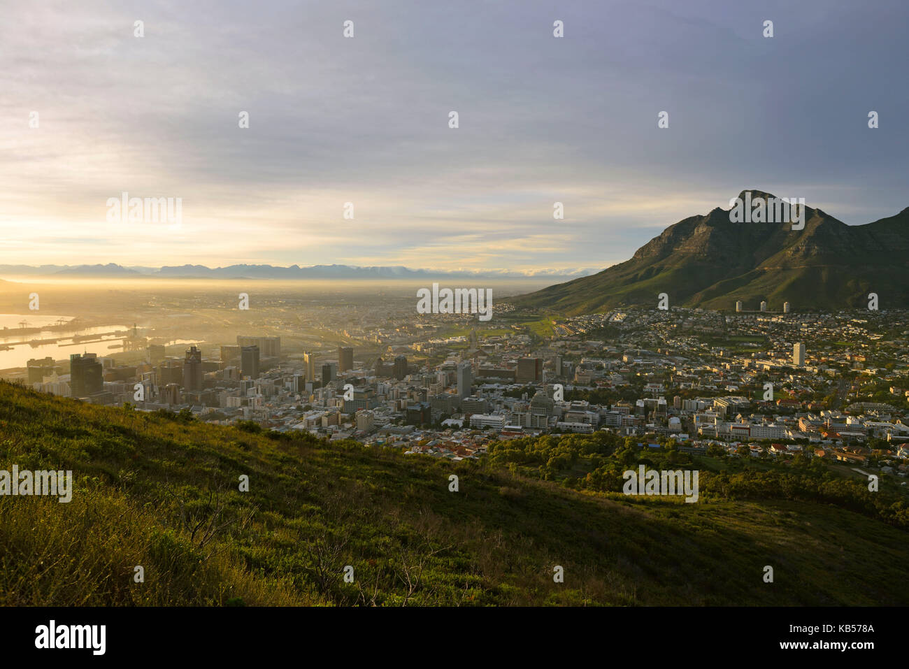 Sud Africa, Western Cape, cape town, table mountain view da signal hill road Foto Stock