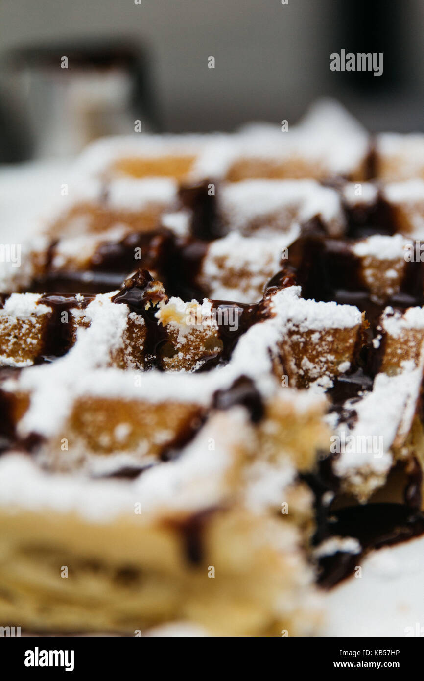 Waffle cotta su stand fieristici, close-up Foto Stock