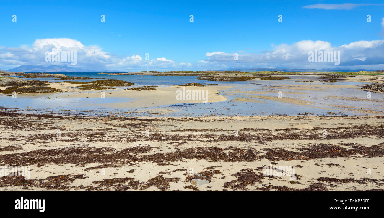 Costa scozzese con spiaggia in primavera, mallaig, Scotland, Regno Unito Foto Stock