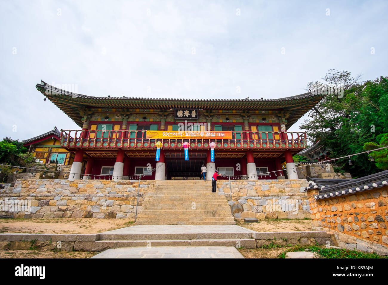 Scenario del tempio Beomeosa in Busan, Corea del Sud con etichetta non identificato e turisti vengono a visitare questo tempio. Foto Stock