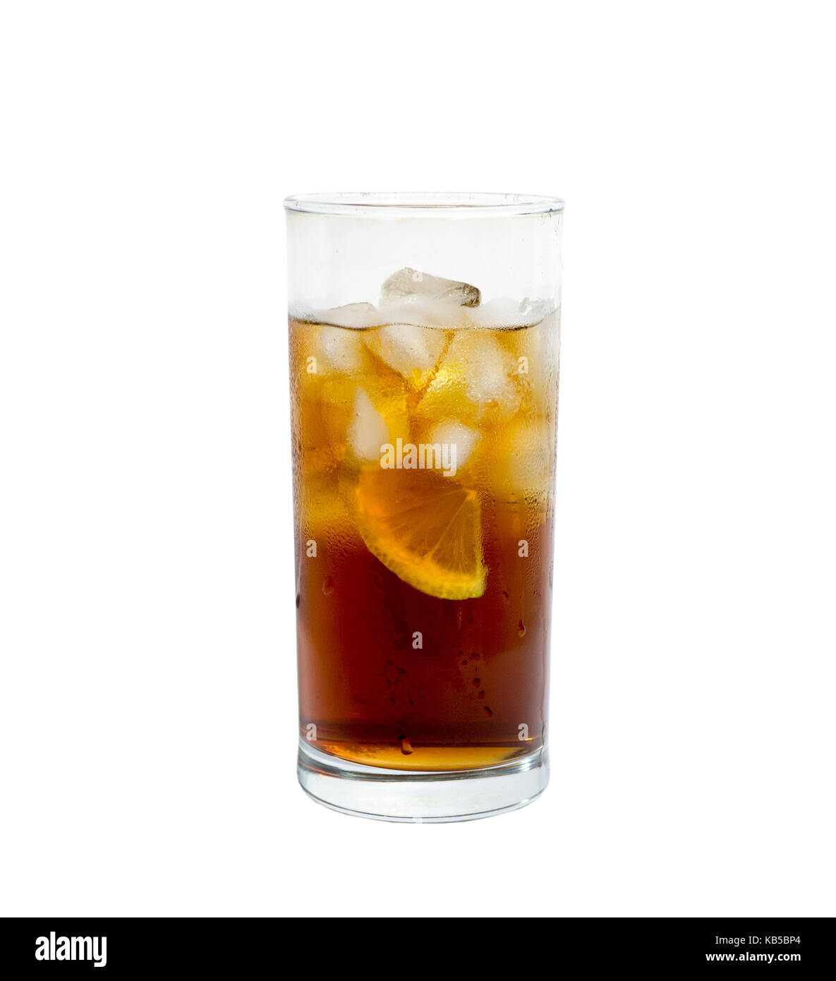 Bicchiere di cocktail o tè con ghiaccio e limone isolato su bianco. oggetto, bevanda. Foto Stock