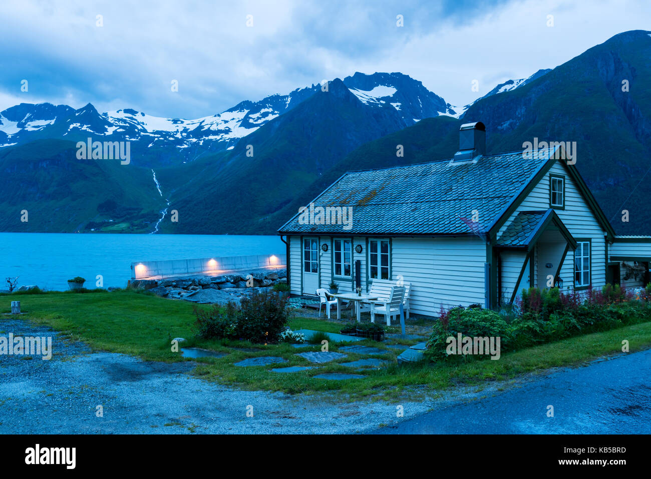 Villaggio urke e hjorundfjorden fjord Foto Stock