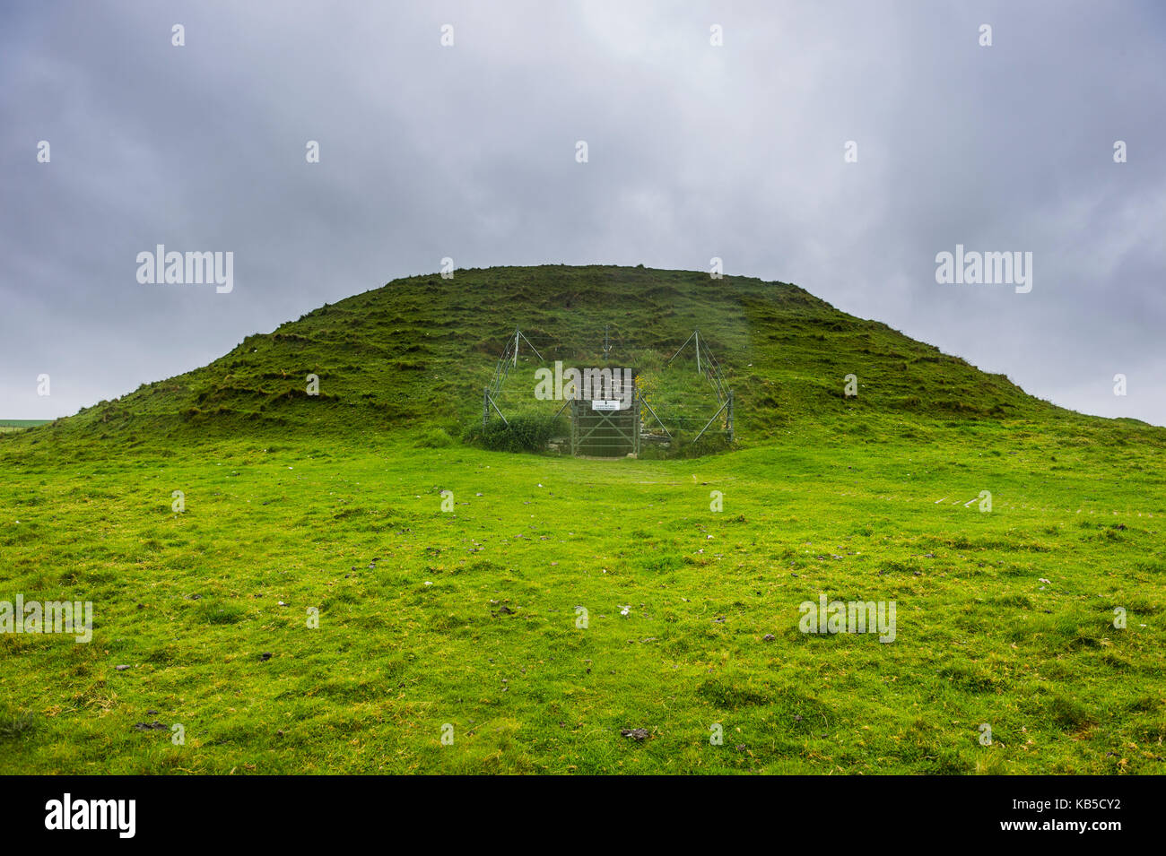 Il neolitico chambered cairn di maeshowe, sito patrimonio mondiale dell'unesco, isole Orcadi Scozia, Regno Unito, Europa Foto Stock