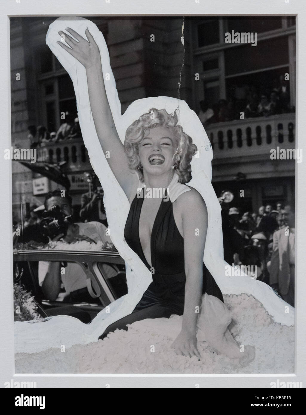File PICS: Hugh Hefner 1926-2017. La foto di Marilyn Monroe usata per la copertina del primo Playboy in mostra all'anteprima di Christie per 'l'anno del coniglio: La Collezione Playboy' il 3 dicembre 2010 a New York. Credit: Erik Pendzich Credit: Erik Pendzich/Alamy Live News Foto Stock